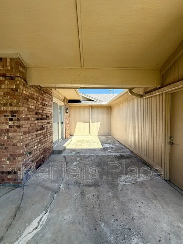 3 bed, 2.5 bath, 1833 sqft, $1,600 — Photo 2