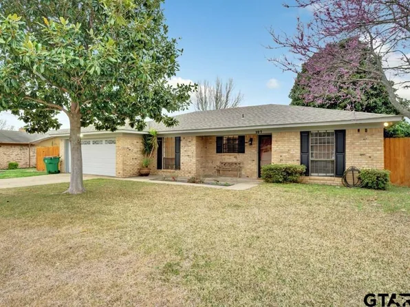 107 Devonshire Ln, Palestine, TX 75803