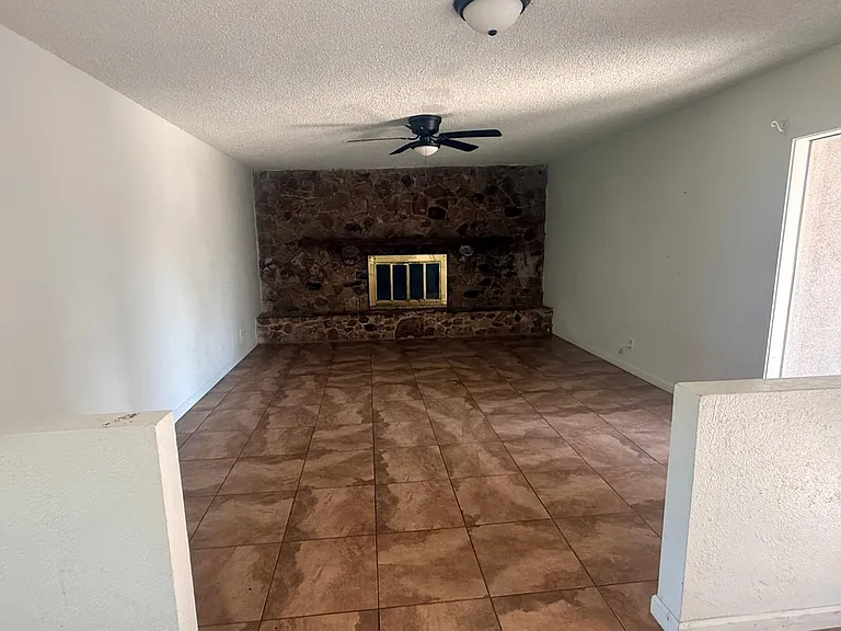 3558 W Griswold Rd — Photo 3