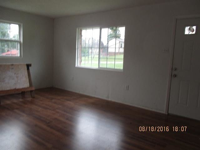 2nd image of 1109 Townsend Ave