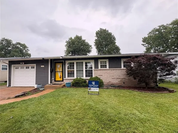 1045 Florland Dr, Florissant, MO 63031