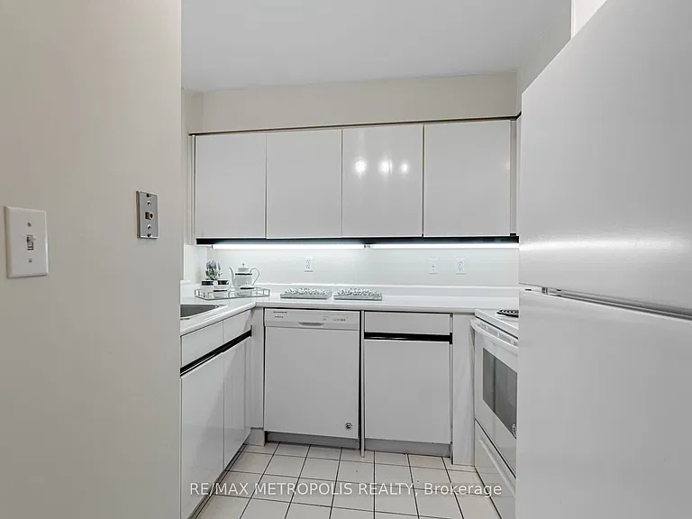 7 Carlton St #601 — Photo 6