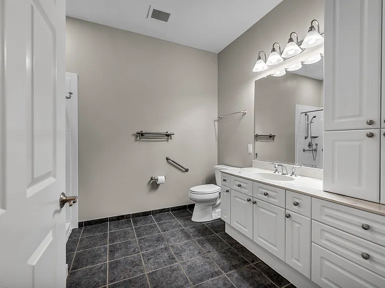 1 King Philip Dr #207 — Photo 5