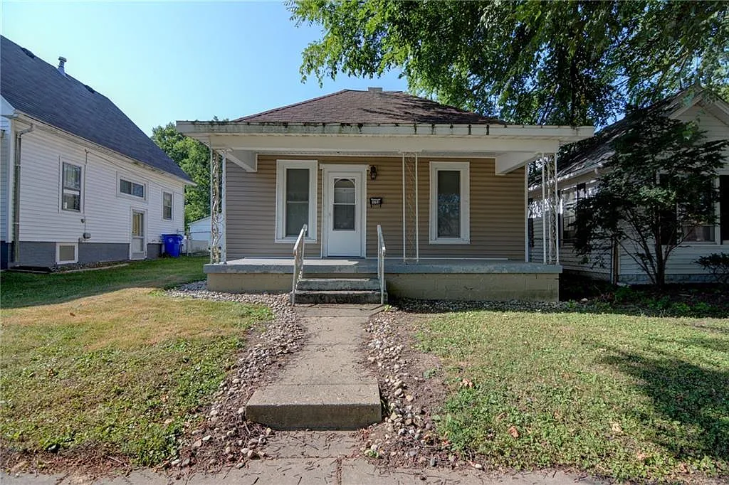 1753 E Clay St photo 1