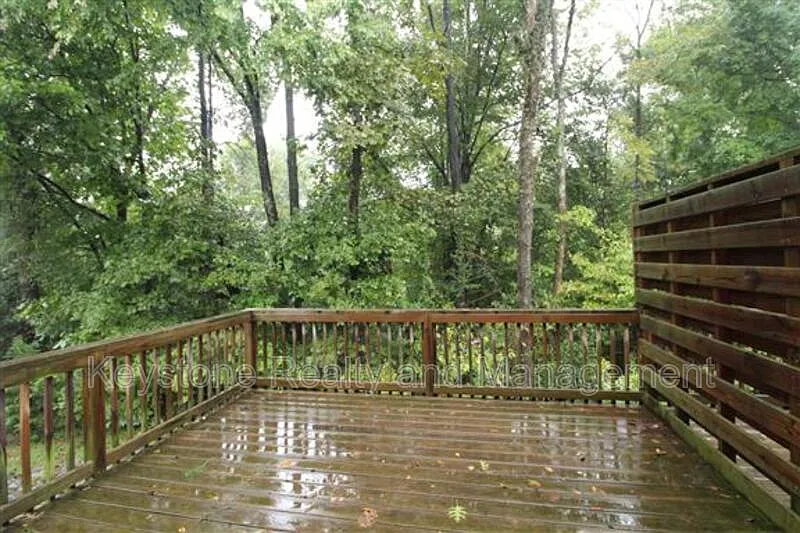2 bed, 1.5 bath, 1050 sqft, $995 — Photo 3