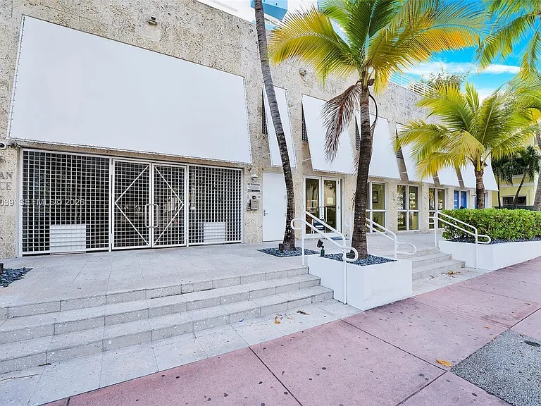 225 Collins Ave #6J — Photo 4