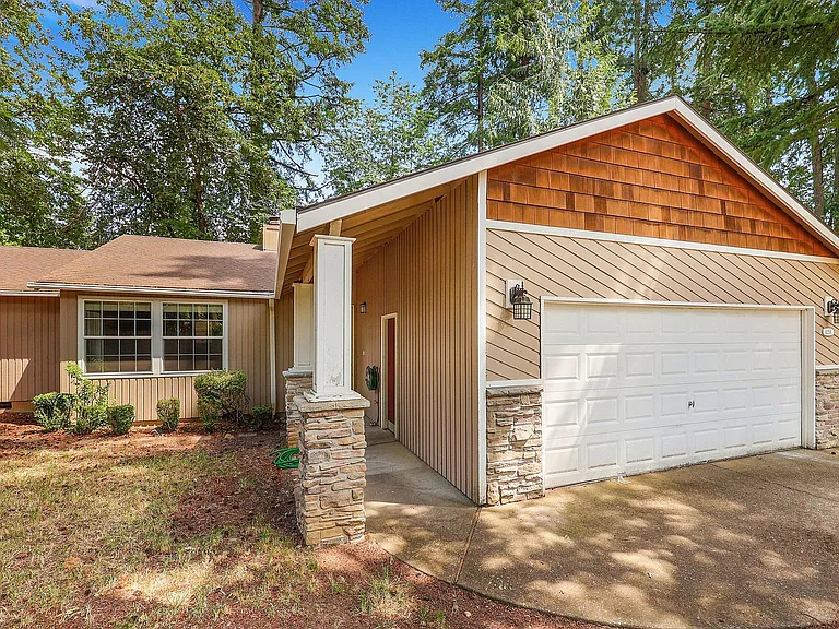 4256 Country Woods Ct — Photo 1