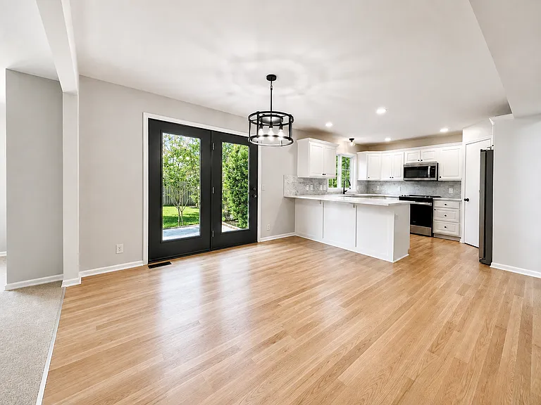 2327 Vavrina Ln — Photo 4