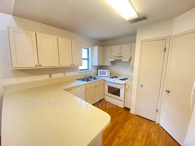 5131 Butter Creek Ln #206 — Photo 3
