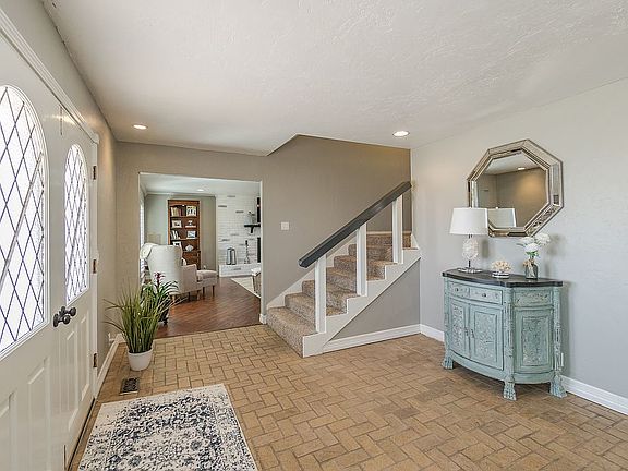 5th image of 15725 Greenwood Cir
