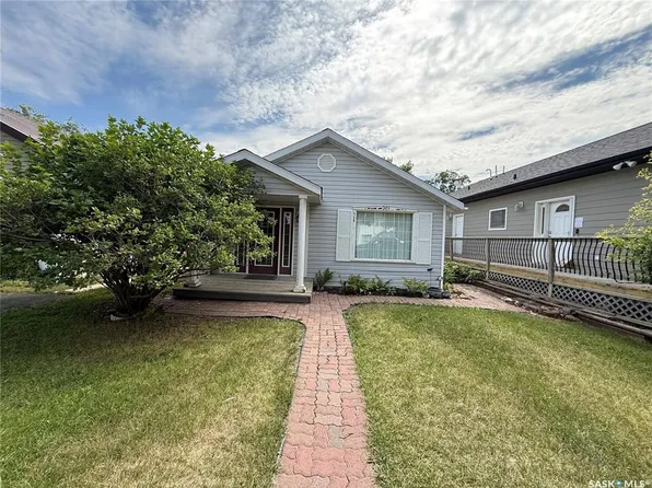 221 1st AVENUE W, Kindersley, SK S0L 1S0