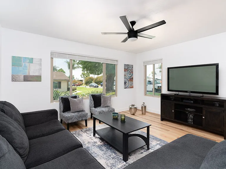1025 Plover Way — Photo 3