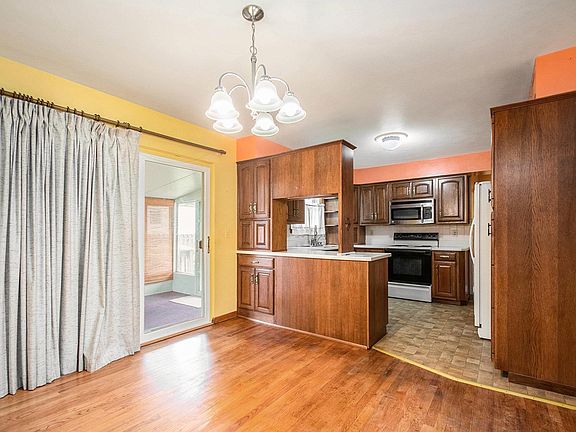 5th image of 56226 Tanglewood Ln