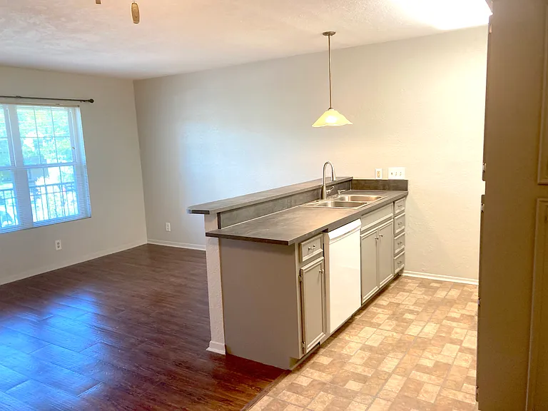 910 Duncan Ln #2 — Photo 3