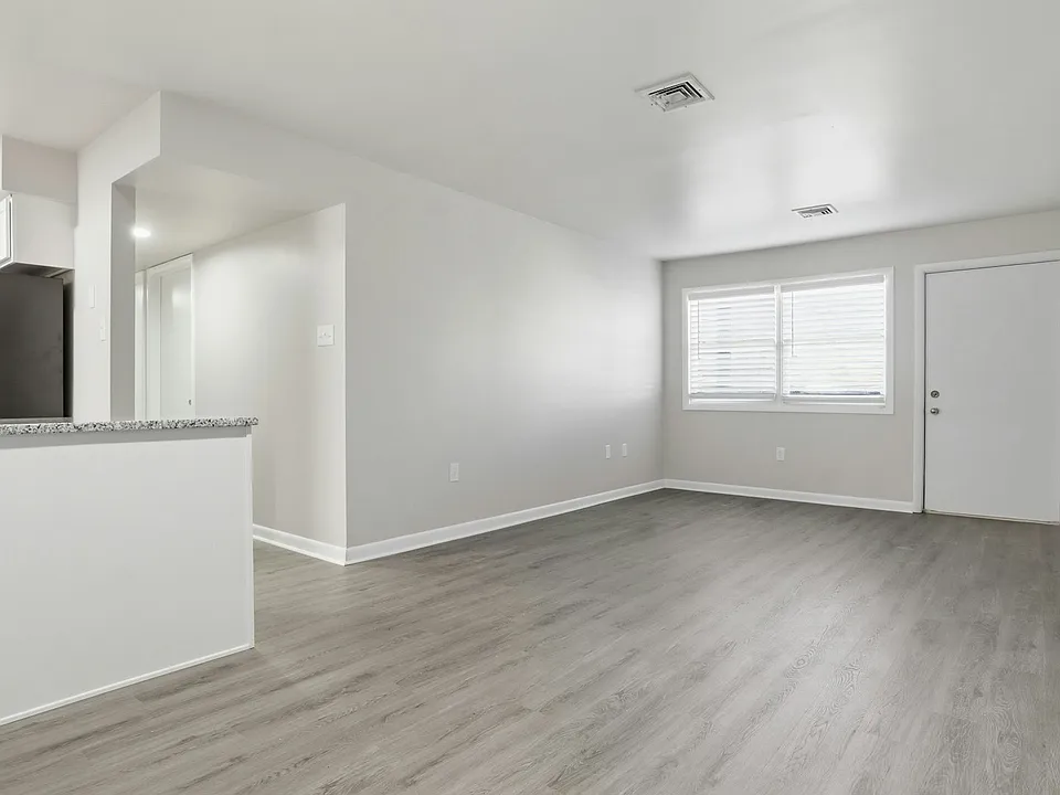 105 E Allen St #115