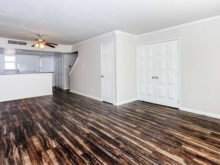 Bel Air Oaks — Photo 24