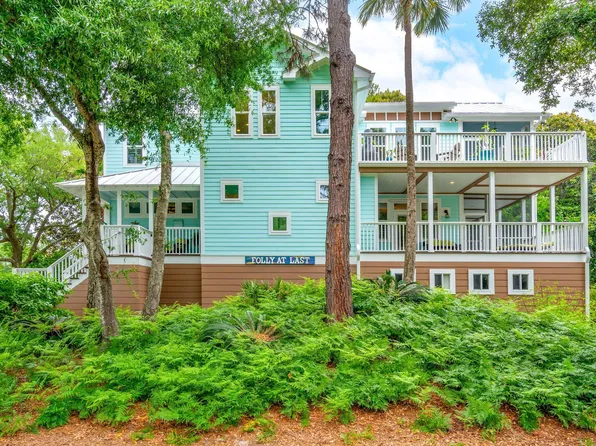 517 W Beach Ct, Folly Beach, SC 29439