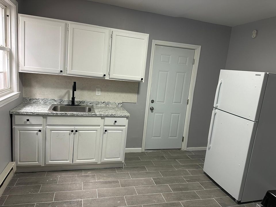 1st image of 28 Harding Pl #1