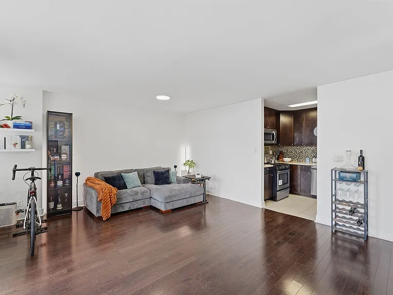 6050 Boulevard East #16E — Photo 9