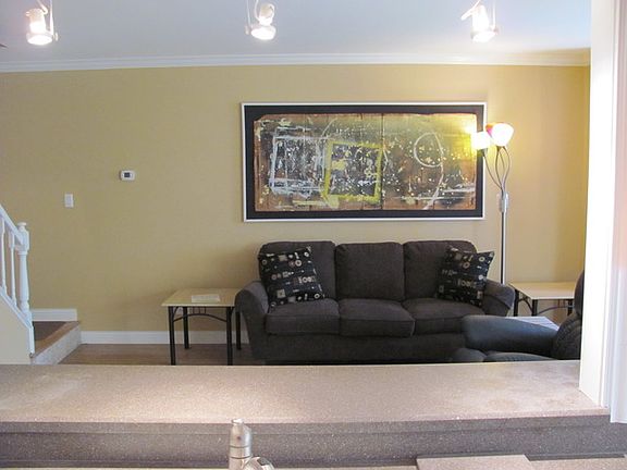 3rd image of 524 Waverly Ct