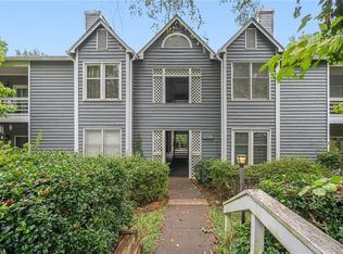 382 Meadows Cir, Winston Salem, NC 27104