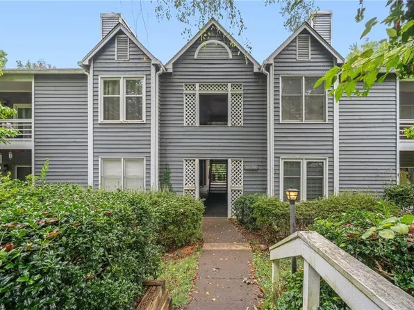 382 Meadows Cir, Winston Salem, NC 27104