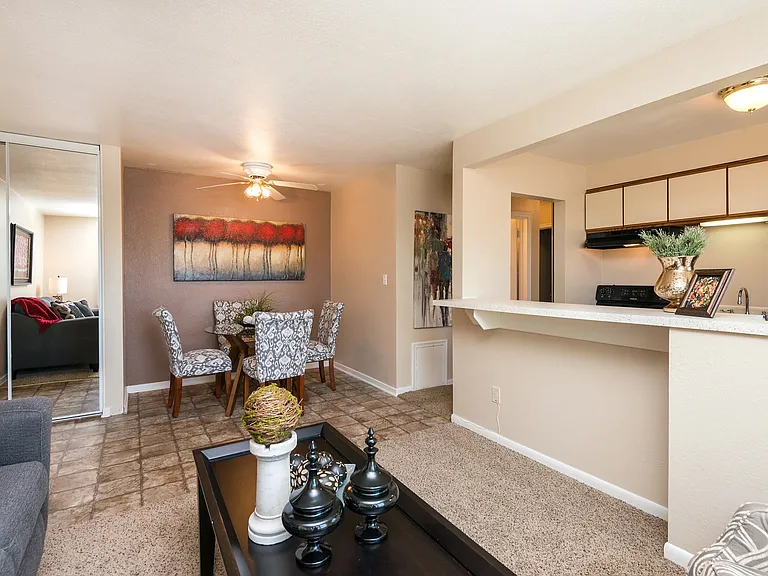 Rose Vista Apartments — Photo 10