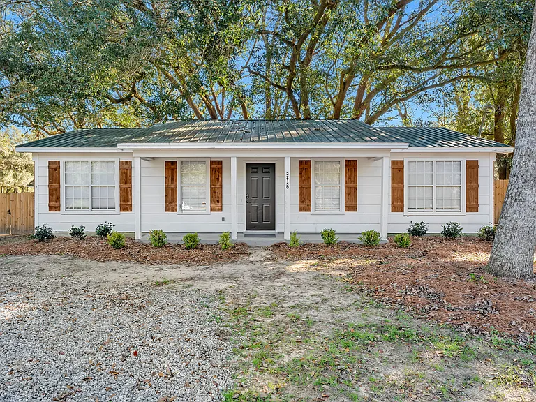 22150 Hill N Dale Dr — Photo 7