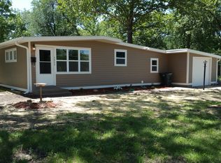 5439 SW 17th St, Topeka, KS 66604