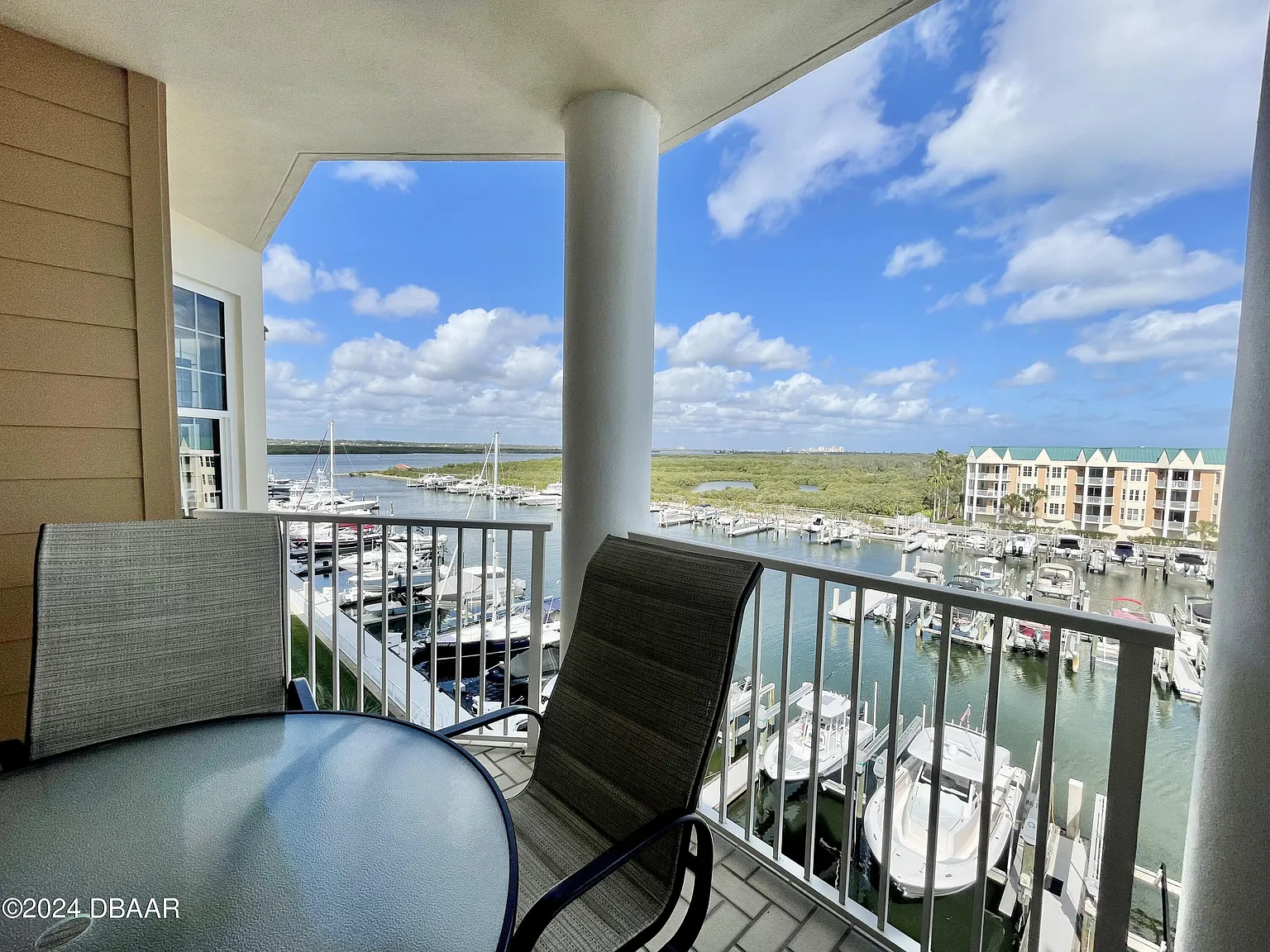 1 bed, 1.5 bath, 1000 sqft, $2,450 — Photo 2