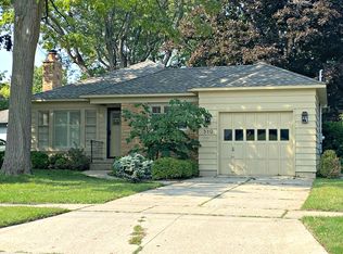 319 Becking Ave, Woodstock, IL 60098