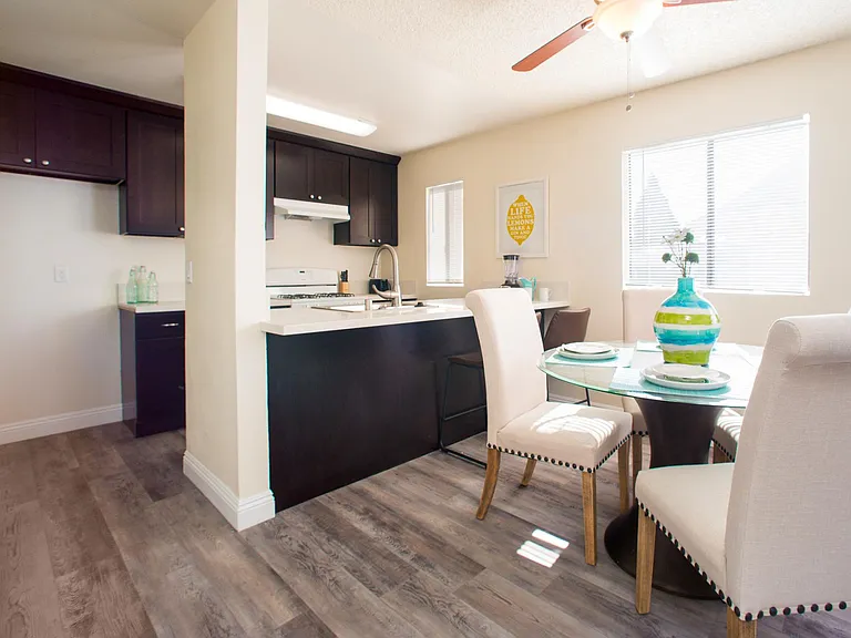 1022 Locust Ave #B — Photo 8