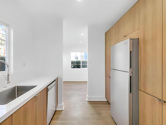 4th image of 5704 Fountain Ave #5710.5
