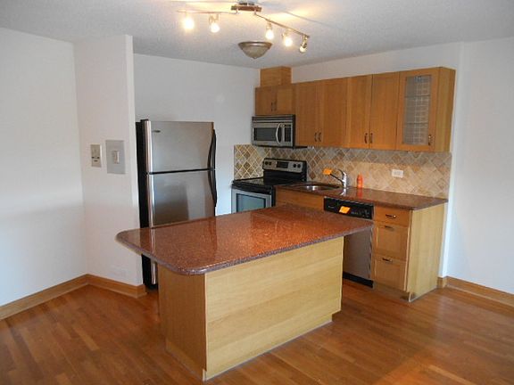 2nd image of 6833 N Kedzie Ave APT 809