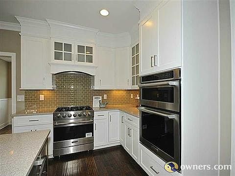 Gourmet kitchen