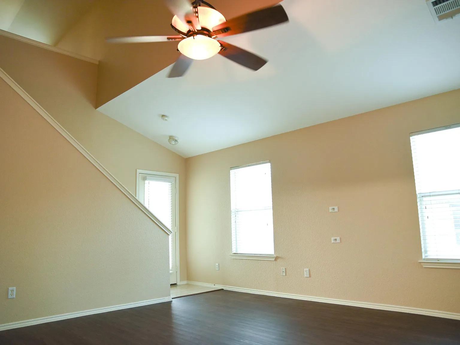 2 bed, 2.5 bath, 1443 sqft, $1,900 — Photo 4