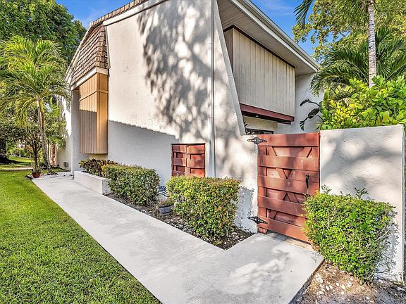3rd image of 3008 Willow Lane #265
