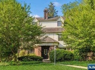 194 Norma Rd, Teaneck, NJ 07666