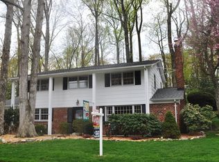 8709 Bridle Wood Dr, Springfield, VA 22152