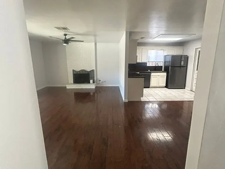 1331 W Mary Ct — Photo 5
