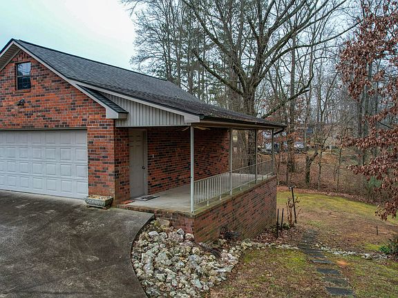 3rd image of 2475 Villa Dr NW