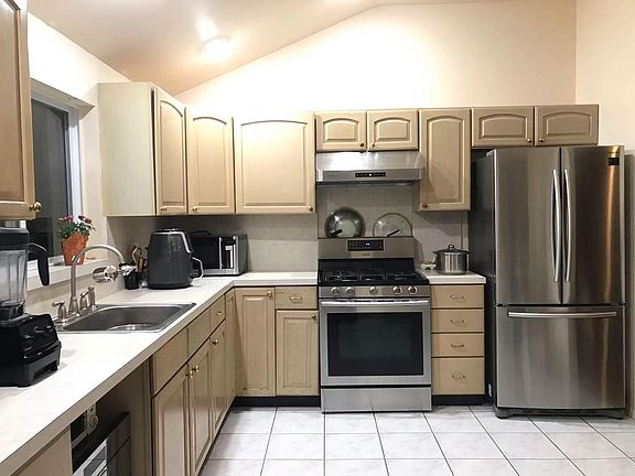 2nd image of 138 Driggs St