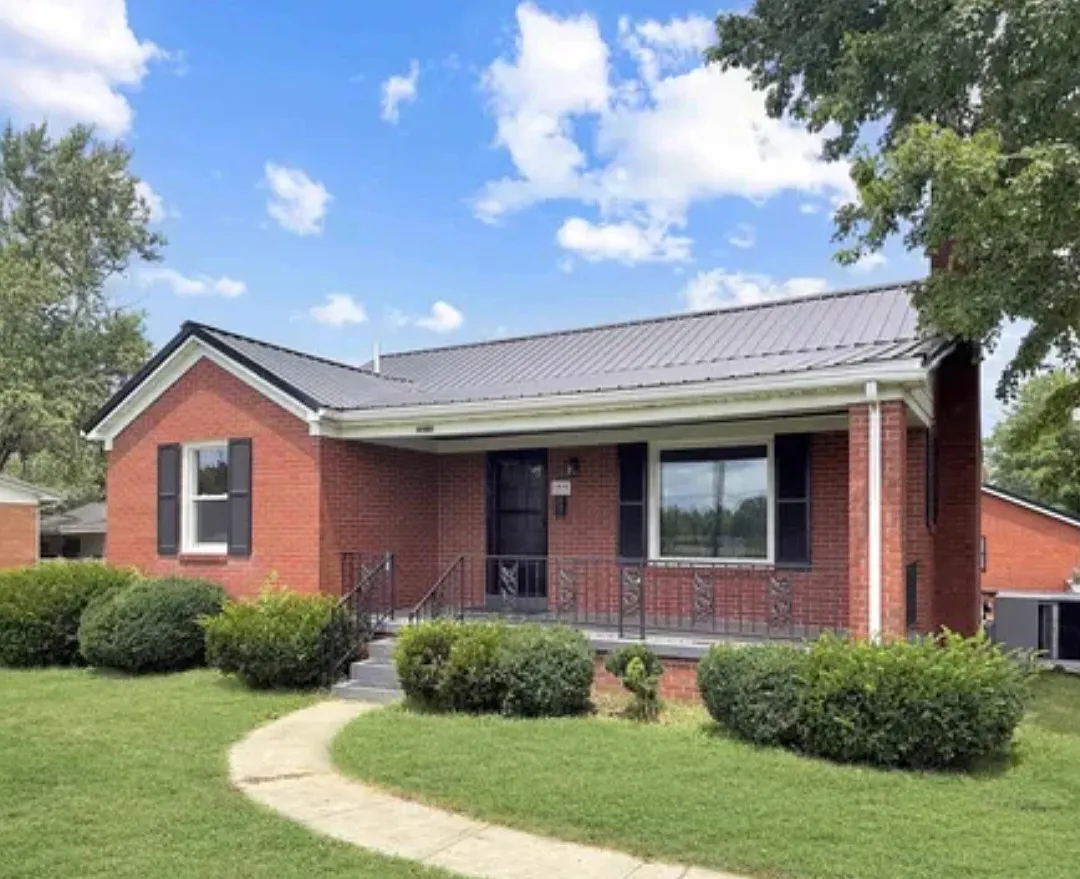 3 bed, 1172 sqft, $1,650 — Photo 1