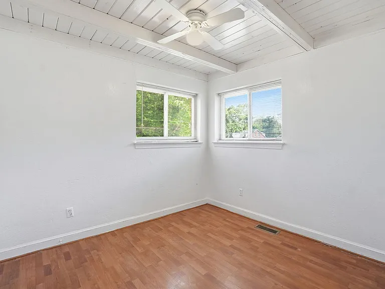 11000 Park Rd — Photo 17