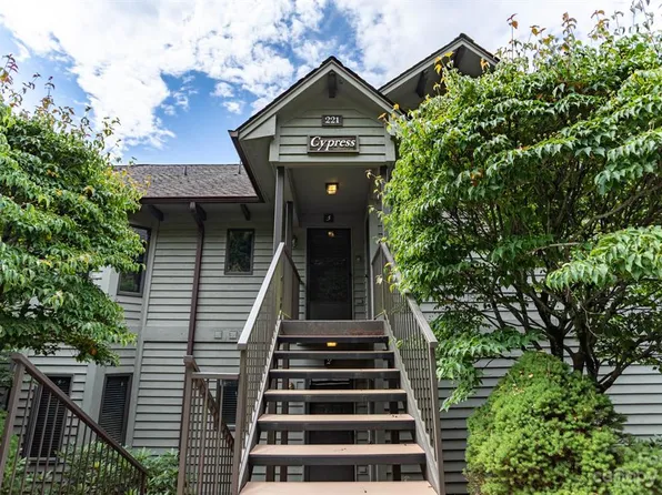 221 Waterside Dr, Blowing Rock, NC 28605