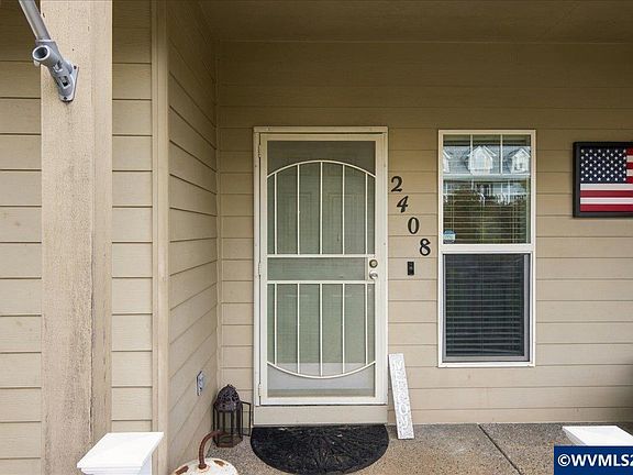 4th image of 2408 SW Oakwood Dr