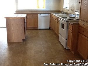 3rd image of 929 E Dullnig Ct