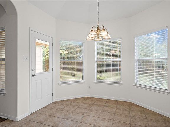 5th image of 1404 Augusta Bend Dr