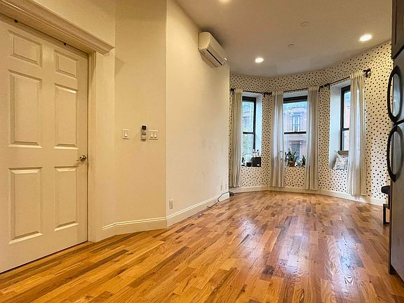 3rd image of 122 W 130th St APT 5