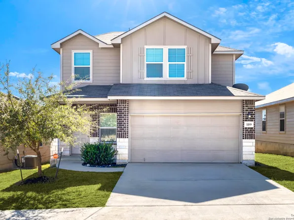 109 Hogans Aly, Floresville, TX 78114